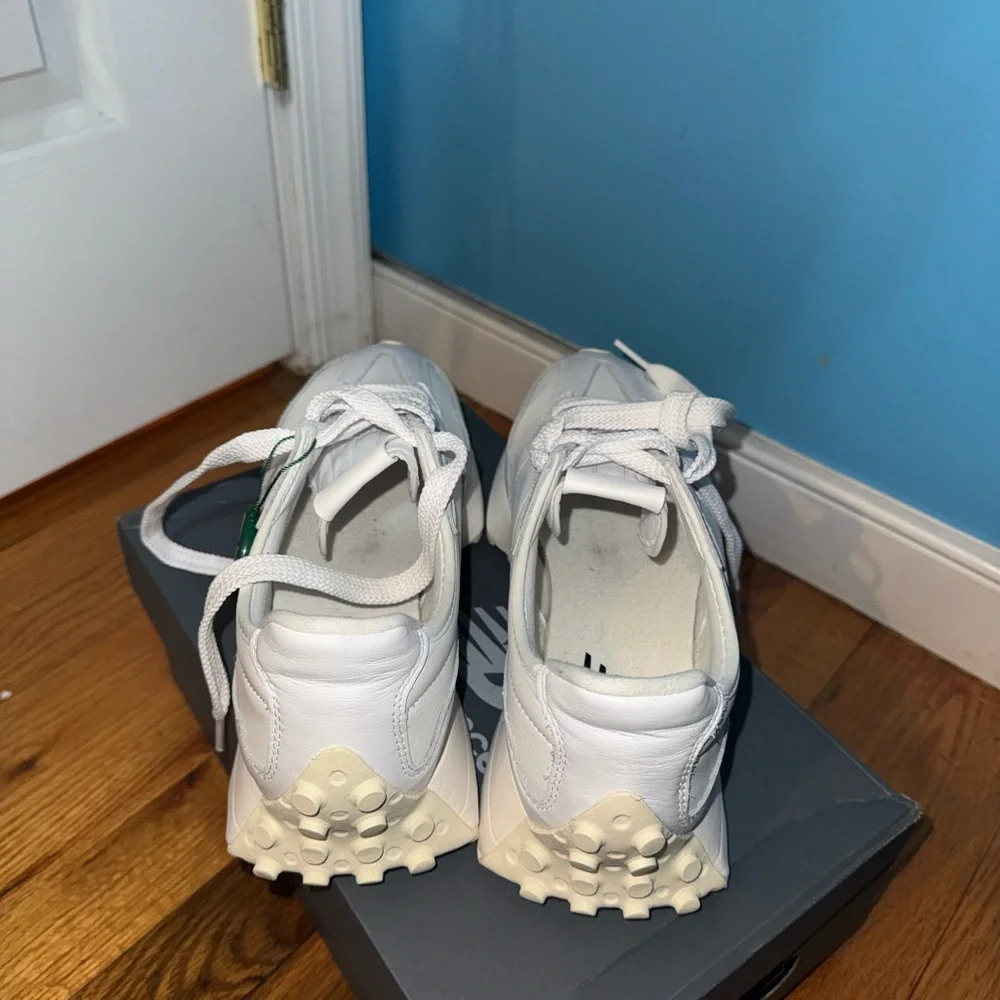 New Balance 327 White Leather - Size 9.5 Men and 11 Women Unisex - Picture 3 of 7